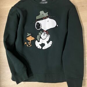 Zara Men’s Dark Green Peanuts Snoopy Camper Sweatshirt